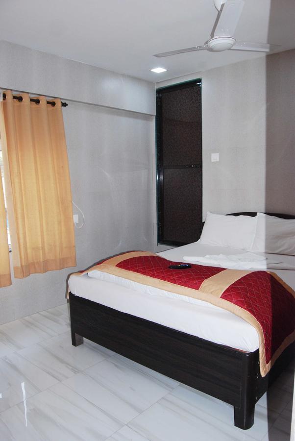 Hotel Holiday Inn Mumbai Bagian luar foto
