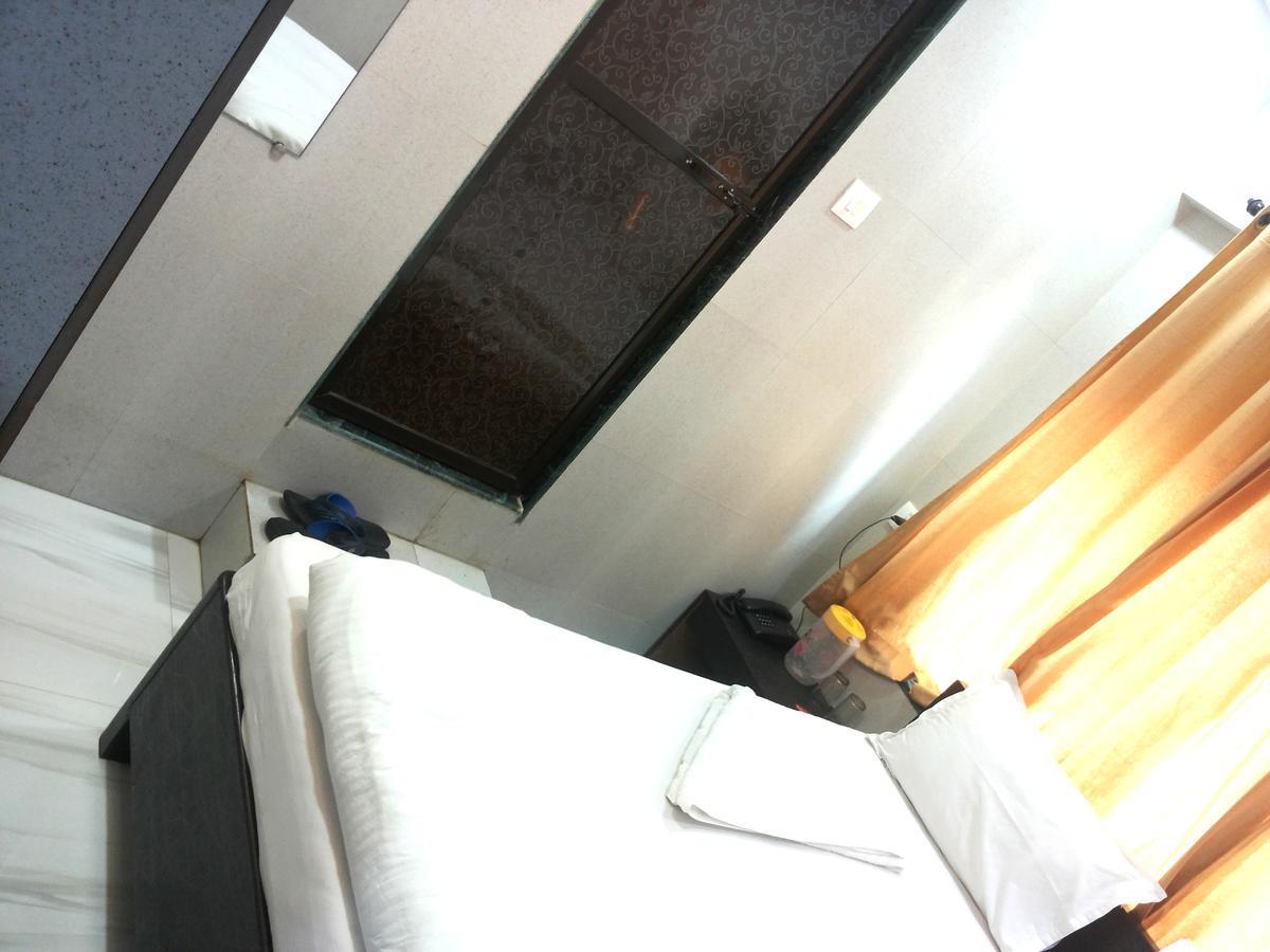 Hotel Holiday Inn Mumbai Bagian luar foto