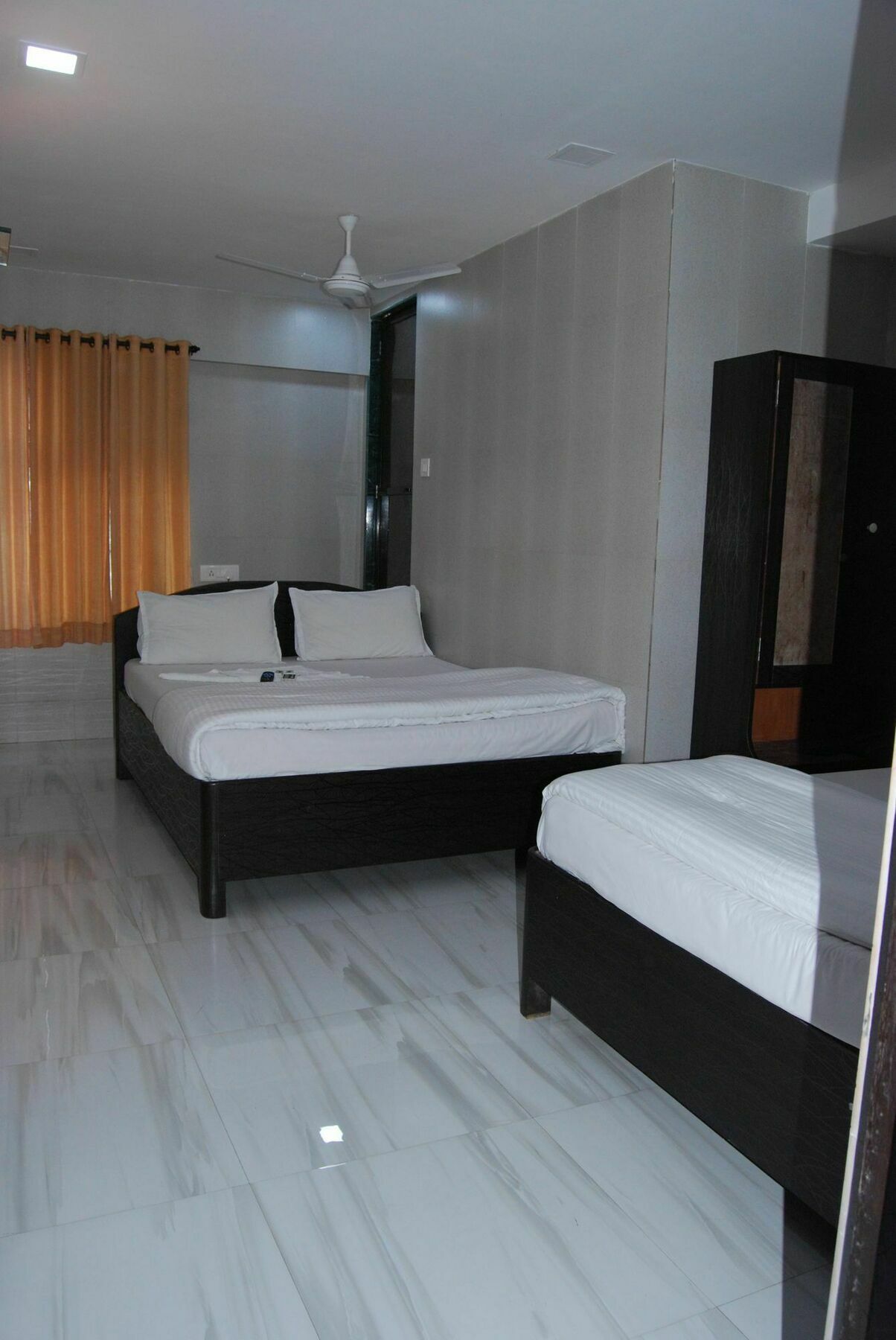 Hotel Holiday Inn Mumbai Bagian luar foto