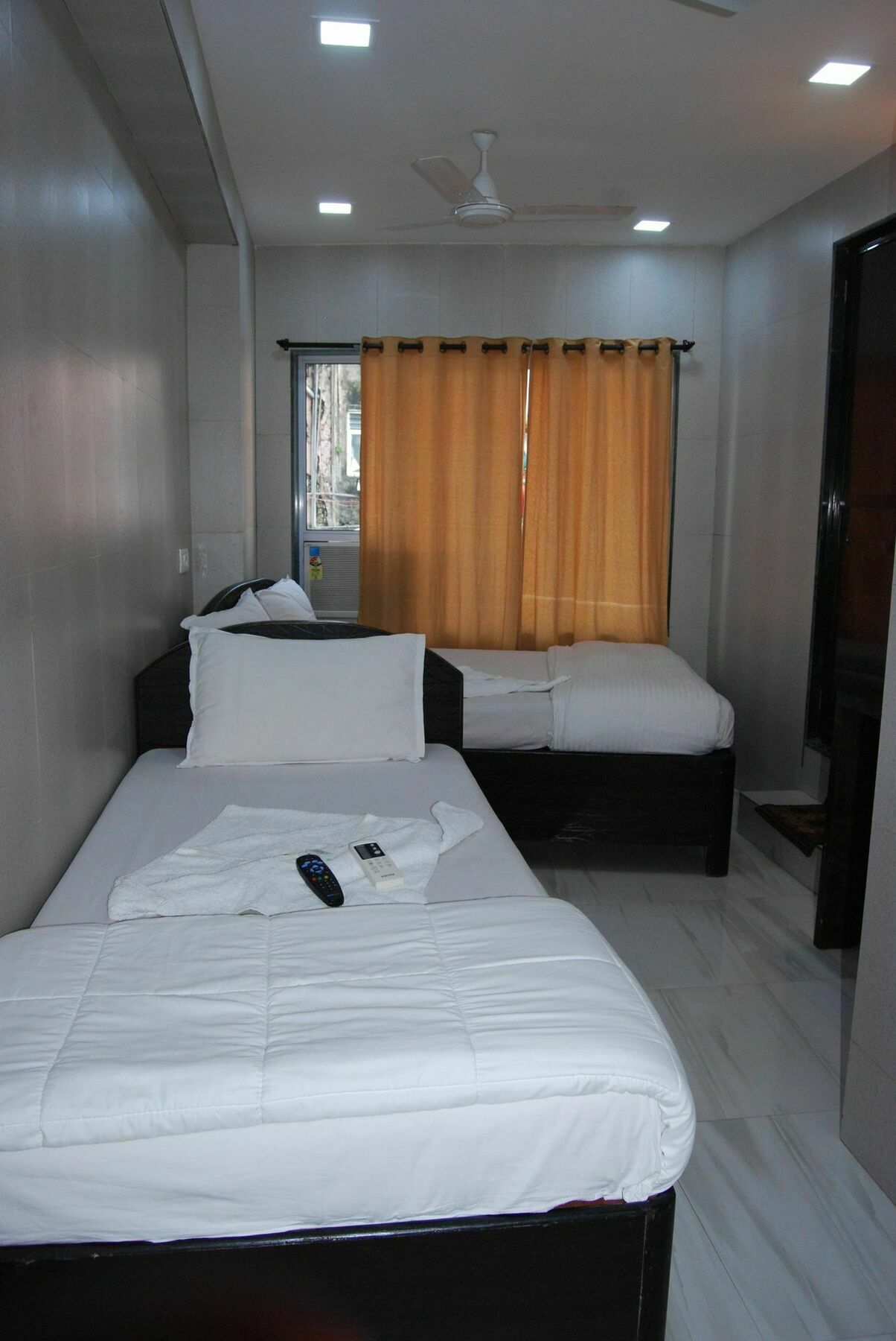 Hotel Holiday Inn Mumbai Bagian luar foto